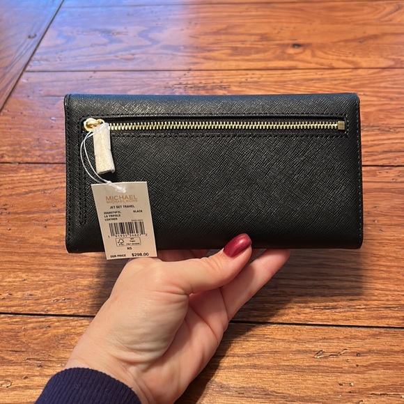 Michael Kors Wallet - Black Leather Flap Trifold NWT - Picture 4 of 5